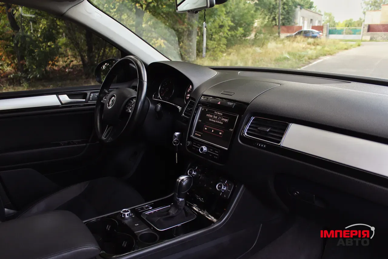 Volkswagen Touareg - фото 16