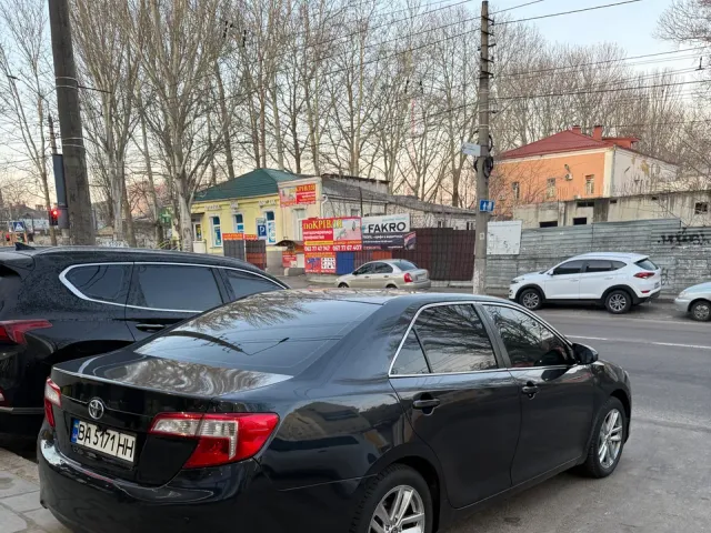 Toyota Camry - фото 3
