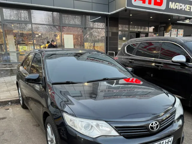 Toyota Camry - фото 2