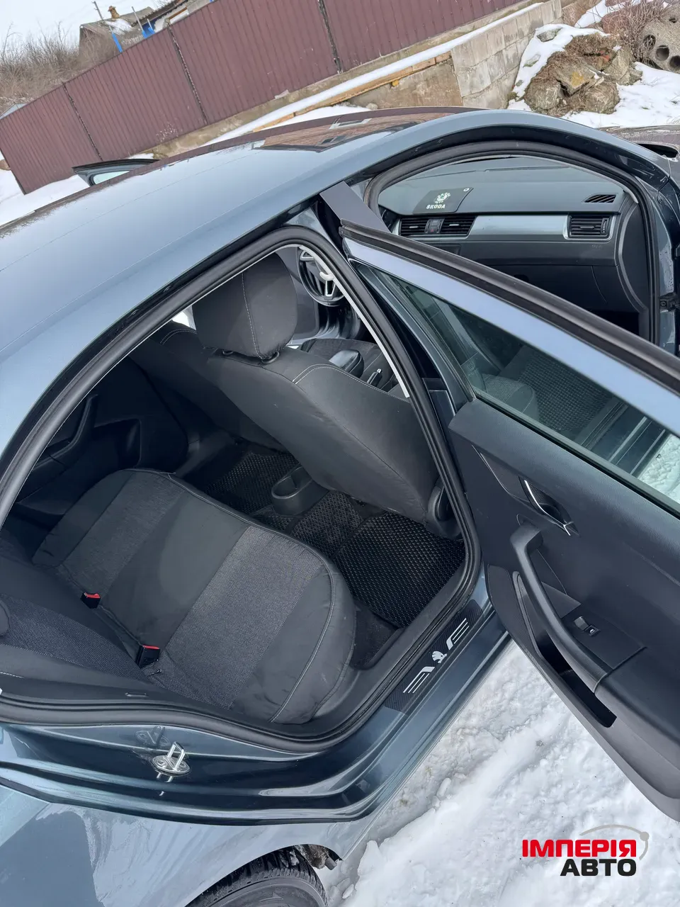 Skoda Rapid - фото 11