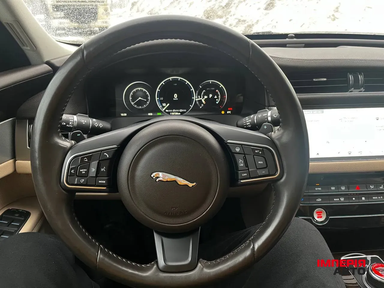 Jaguar XF - фото 20