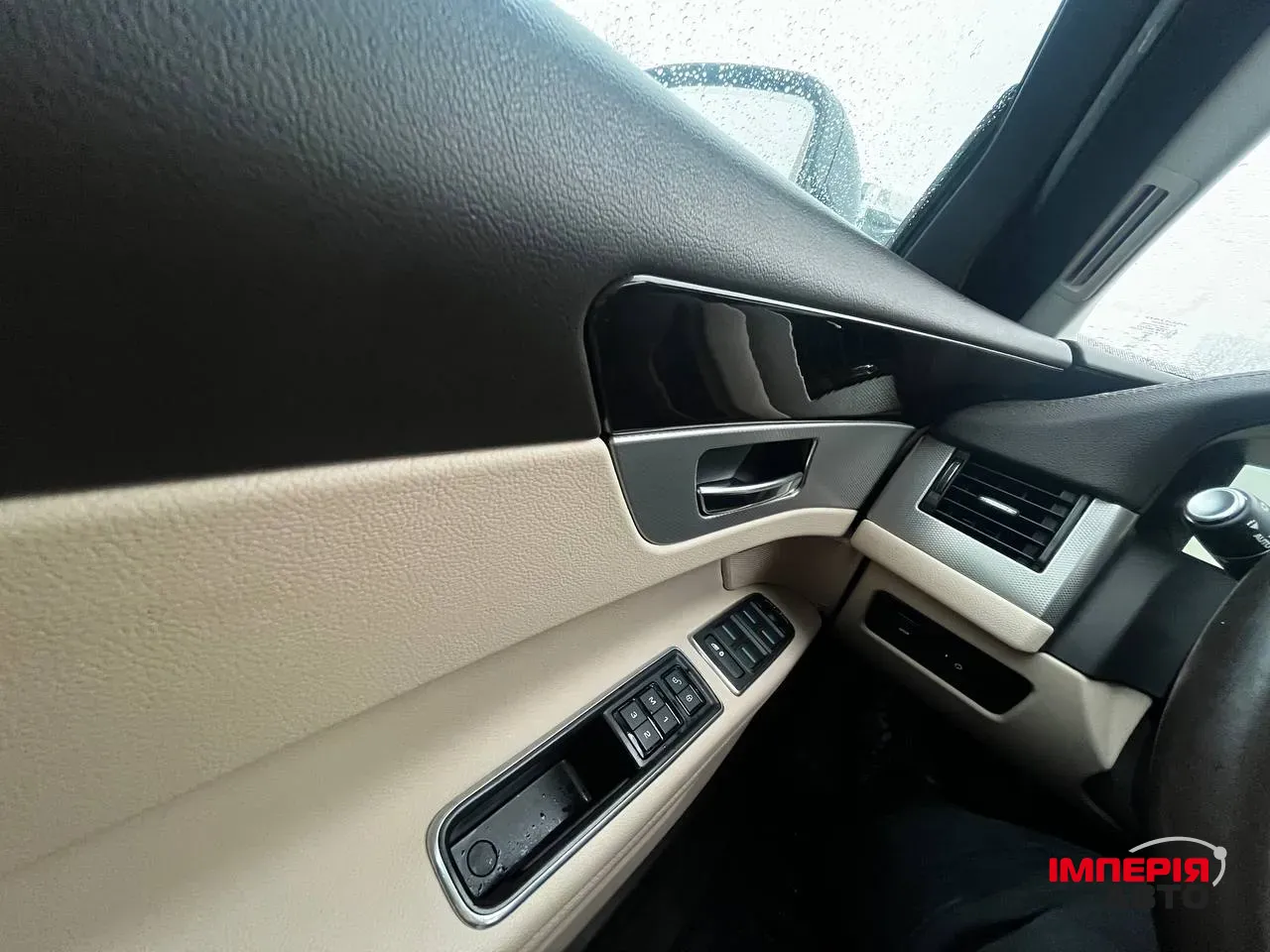 Jaguar XF - фото 22
