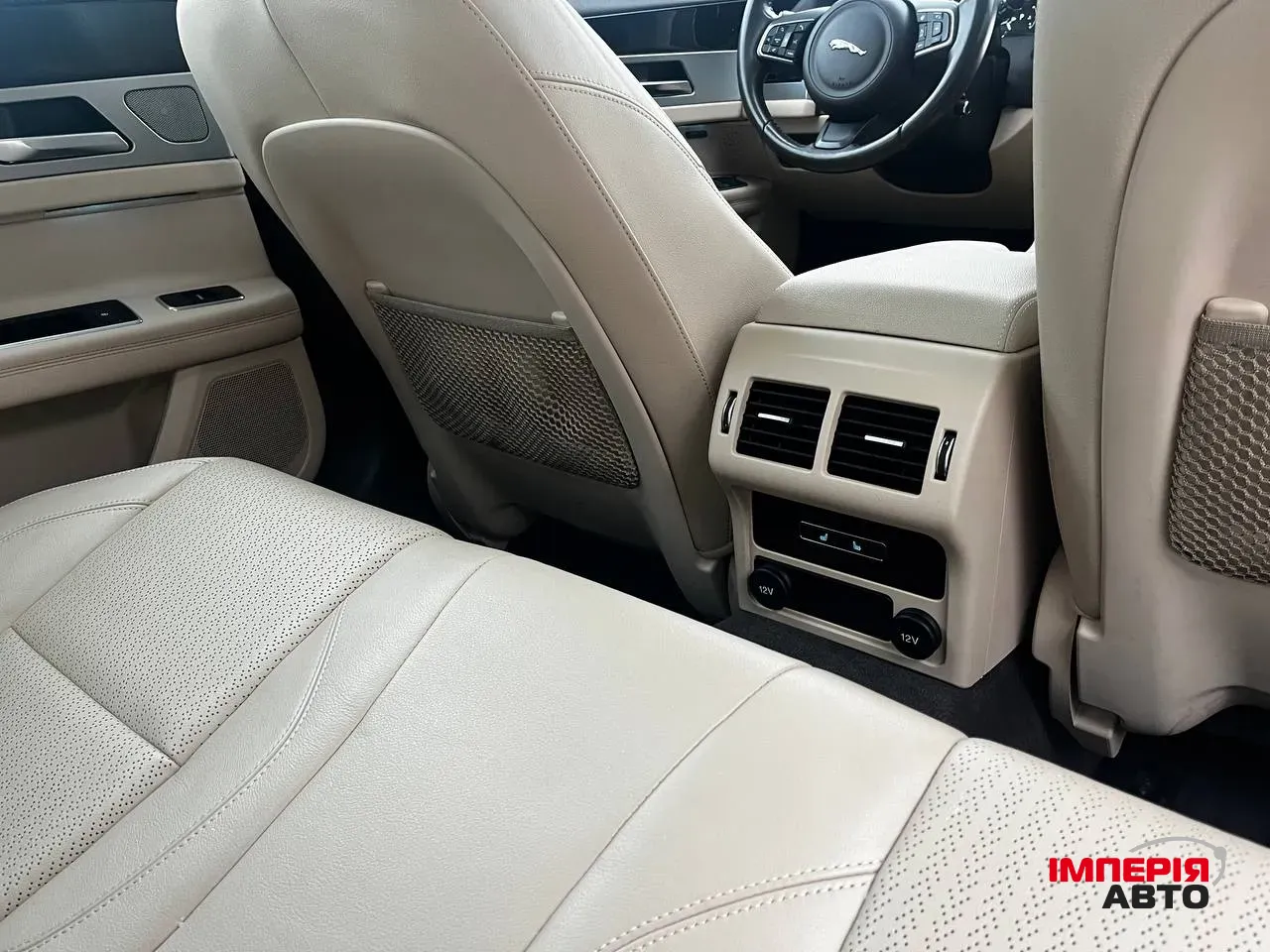 Jaguar XF - фото 16