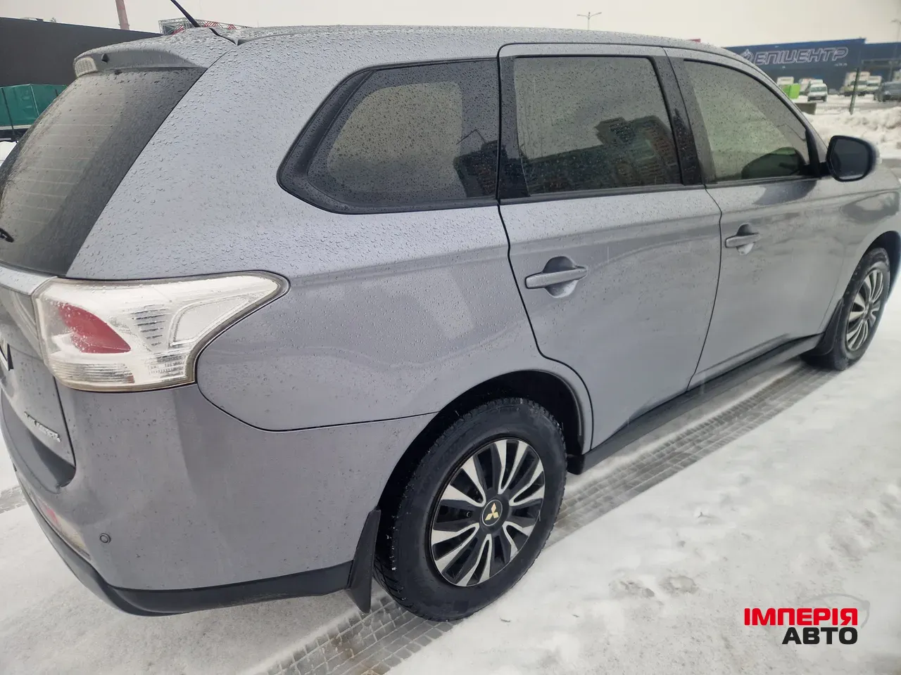 Mitsubishi Outlander - фото 5