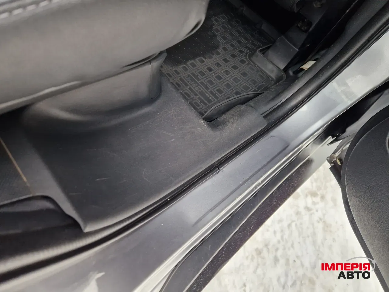 Mitsubishi Outlander - фото 12