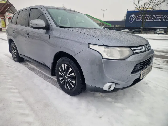 Mitsubishi Outlander - фото 2