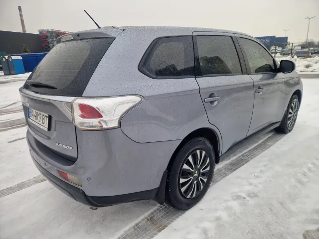 Mitsubishi Outlander - фото 4