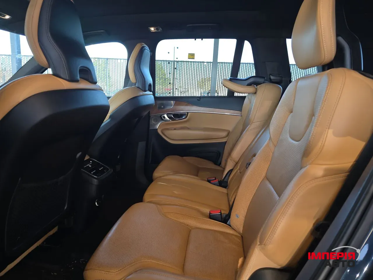 Volvo XC90 - фото 8