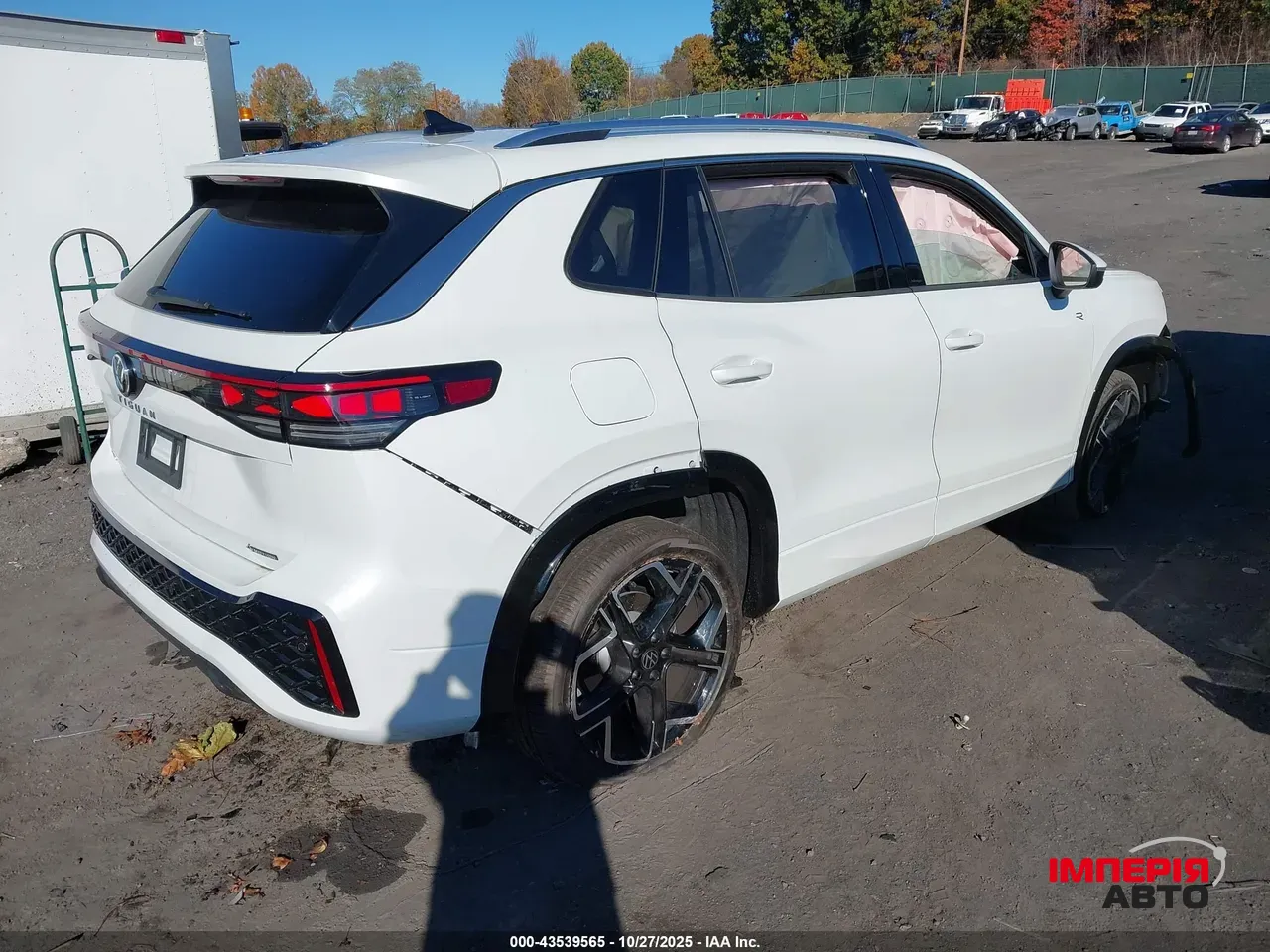 Volkswagen Tiguan - фото 4