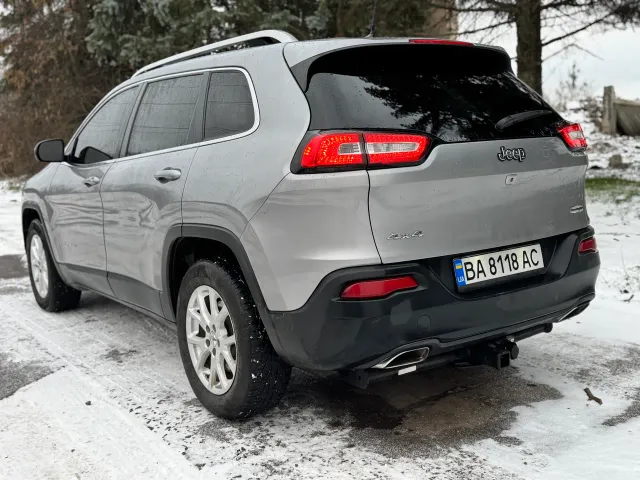 Jeep Cherokee - фото 2