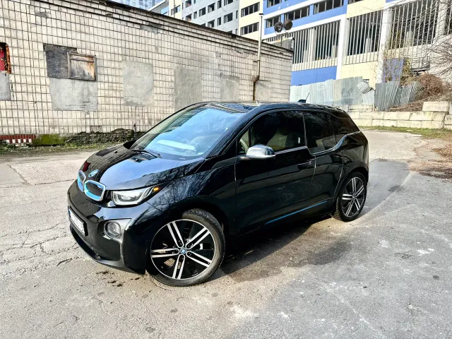 BMW i3 - фото 1