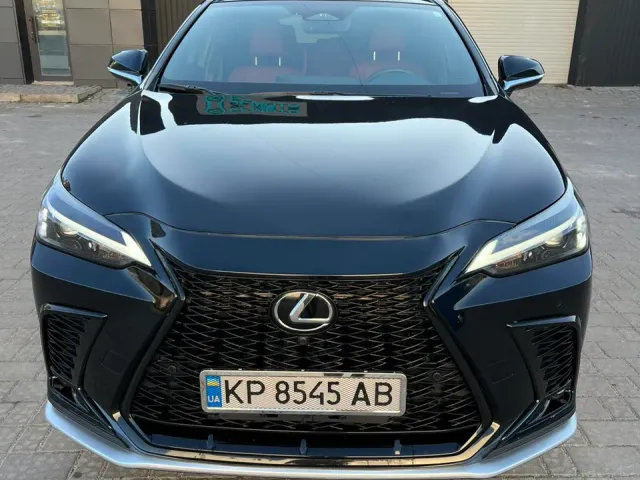 Lexus NX - фото 1