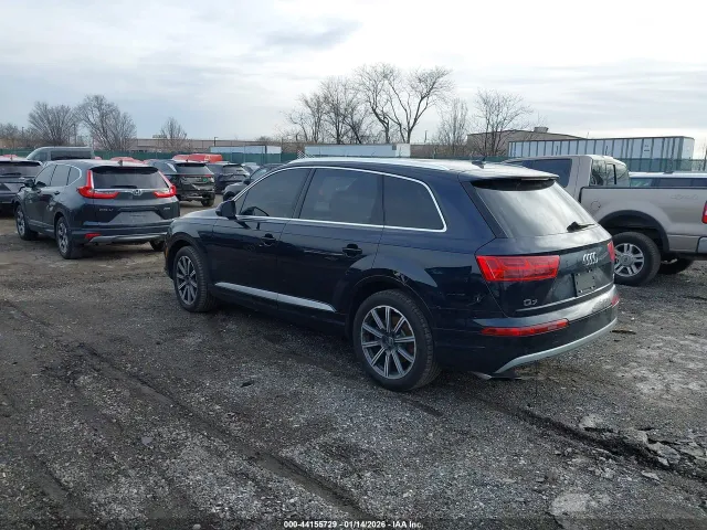 Audi Q7 - фото 1