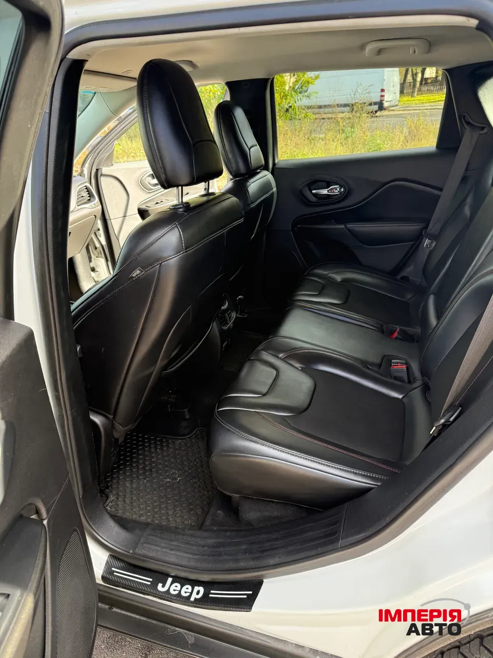 Jeep Cherokee - фото 9
