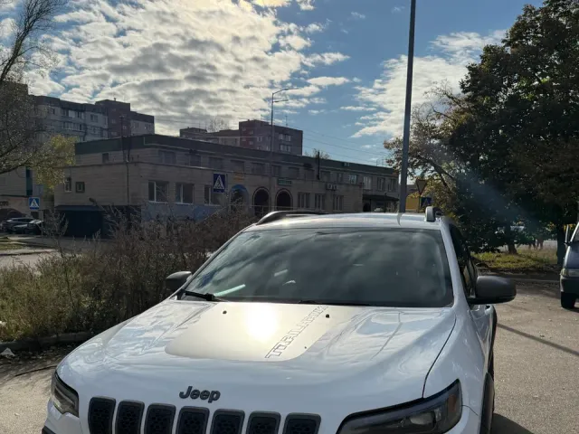 Jeep Cherokee - фото 3