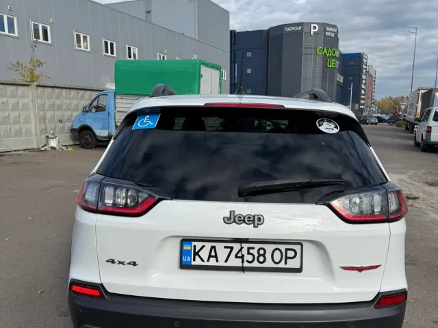 Jeep Cherokee - фото 4