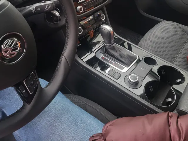 Volkswagen Touareg - фото 5