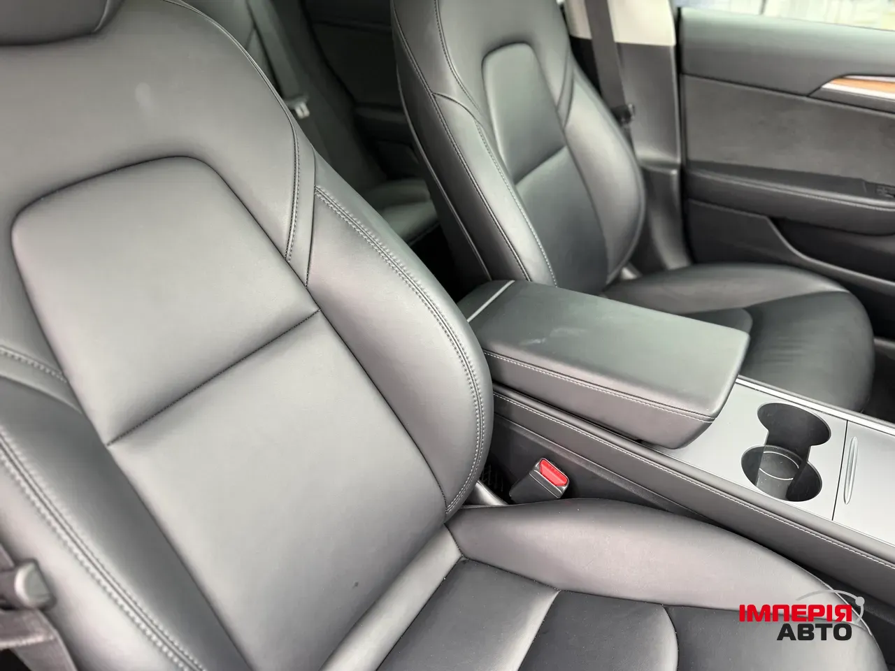 Tesla Model 3 - фото 8