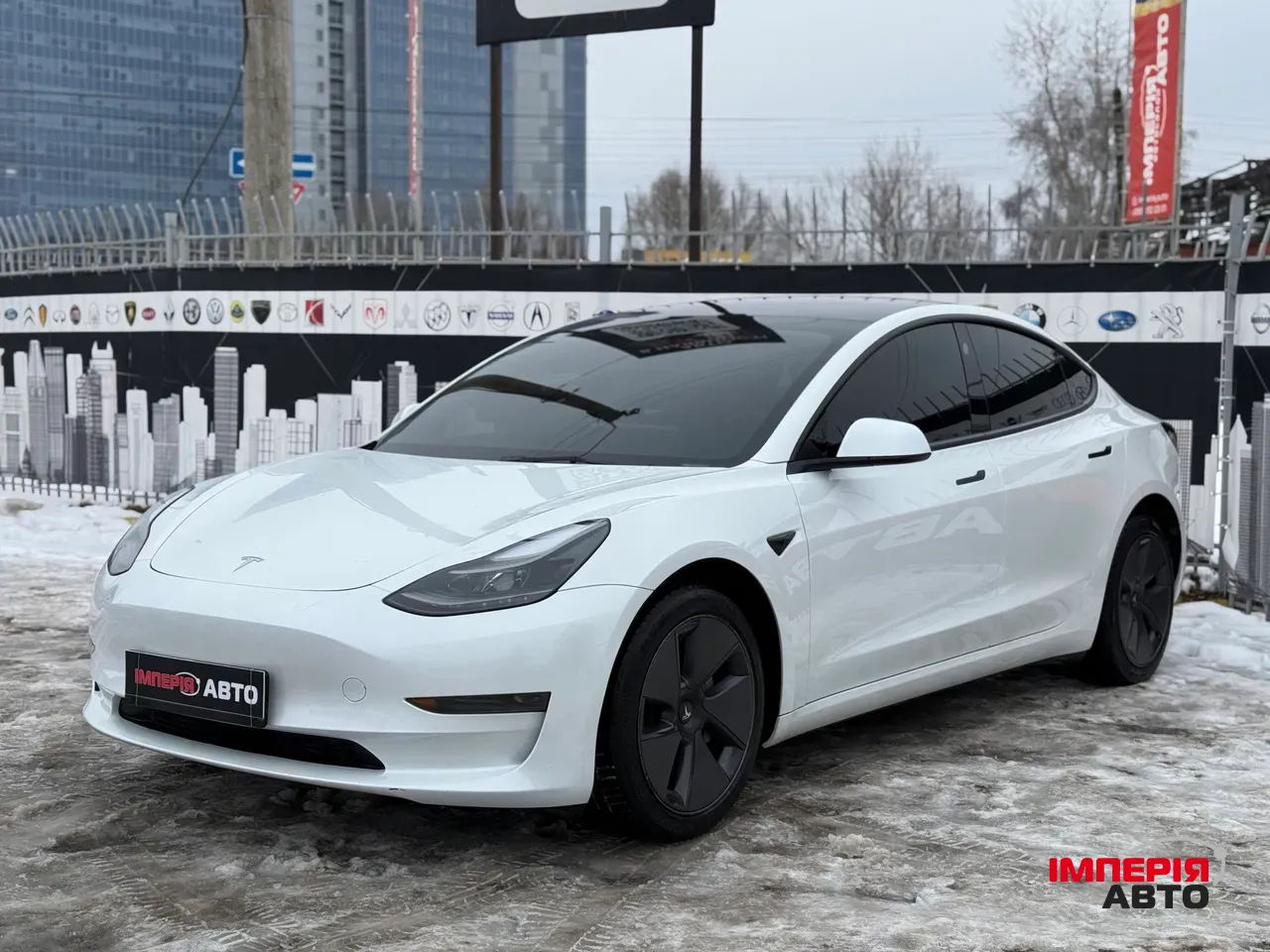 Tesla Model 3 - фото 1