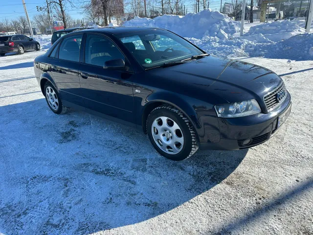 Audi A4 - фото 1