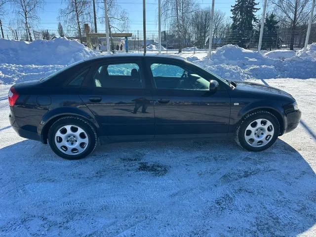 Audi A4 - фото 5