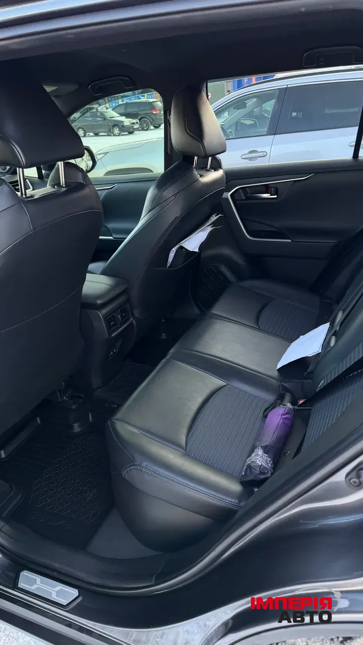 Toyota RAV4 - фото 5