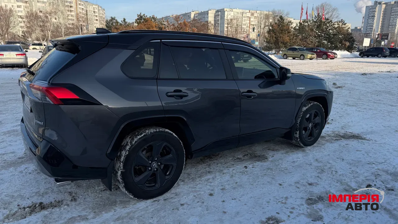 Toyota RAV4 - фото 2