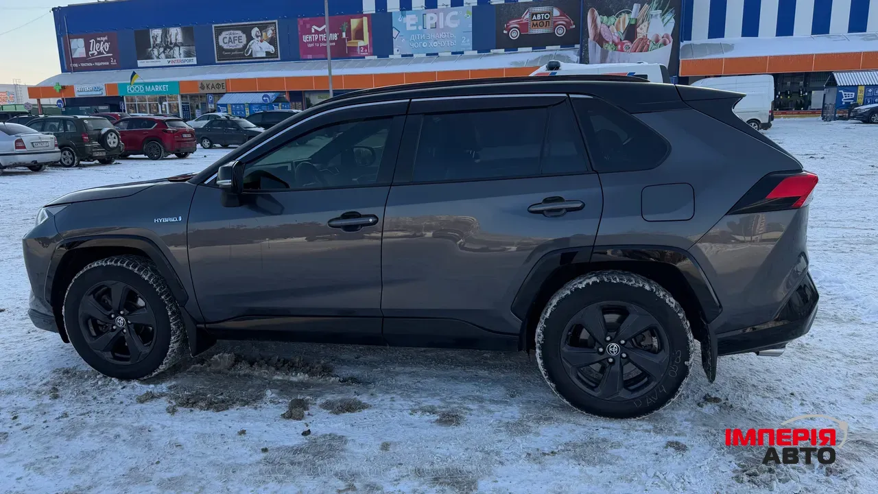 Toyota RAV4 - фото 4