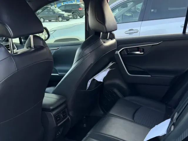 Toyota RAV4 - фото 5