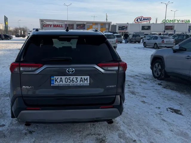 Toyota RAV4 - фото 3