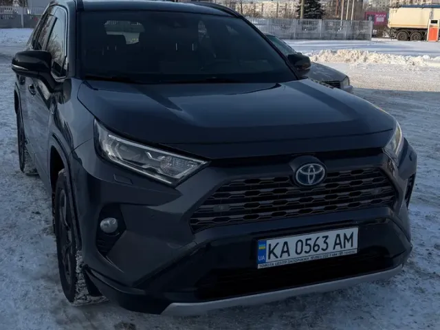 Toyota RAV4 - фото 1