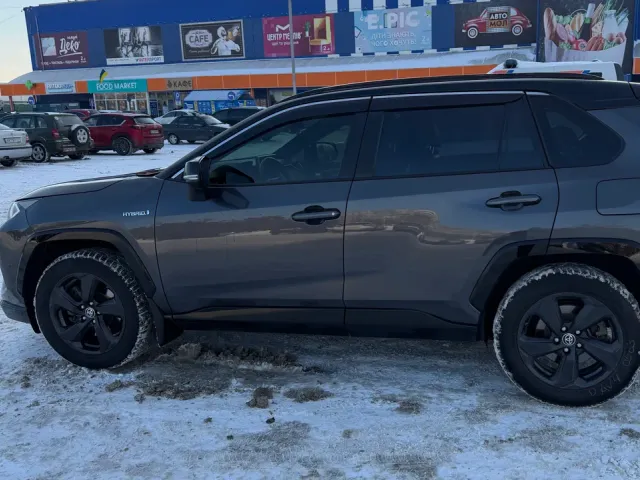 Toyota RAV4 - фото 4