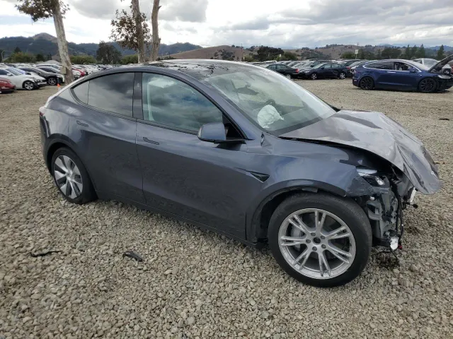 Tesla Model Y - фото 3