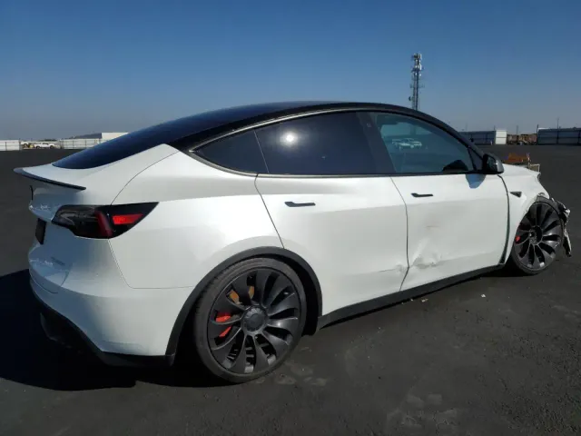 Tesla Model Y - фото 4