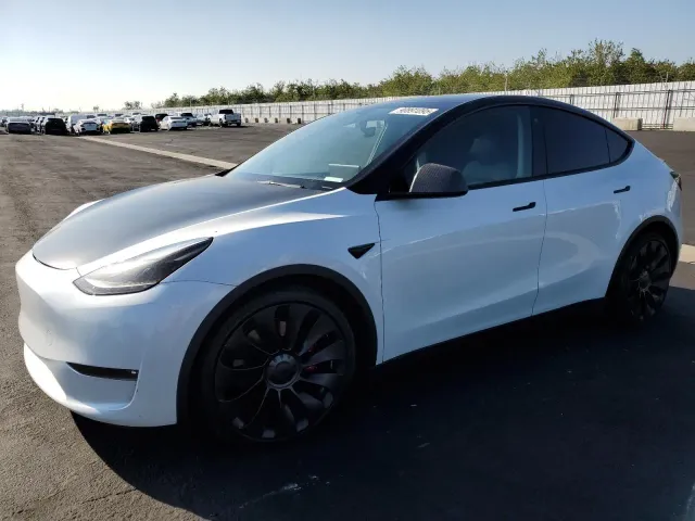 Tesla Model Y - фото 5