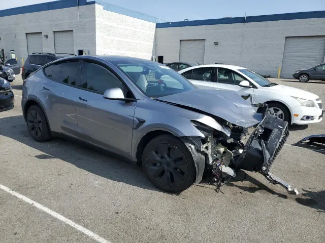 Tesla Model Y - фото 3