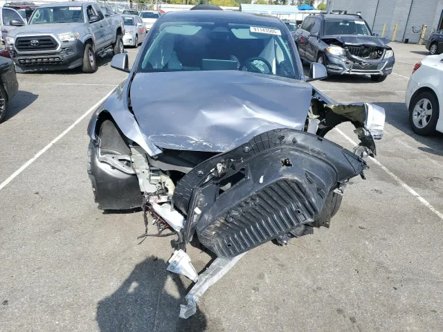 Tesla Model Y - фото 1