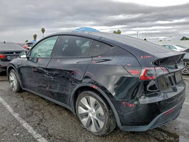 Tesla Model Y - фото 5