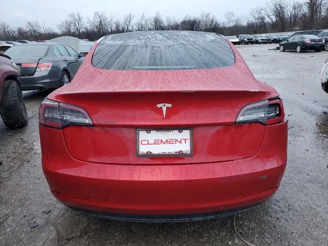 Tesla Model 3 - фото 3