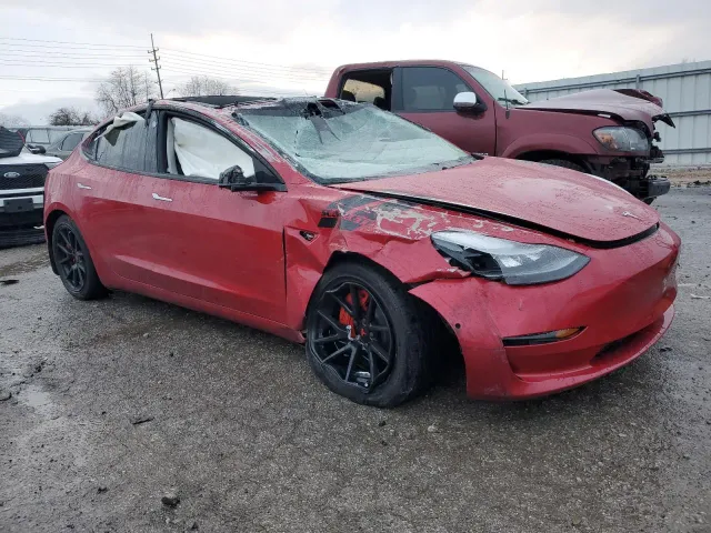 Tesla Model 3 - фото 1