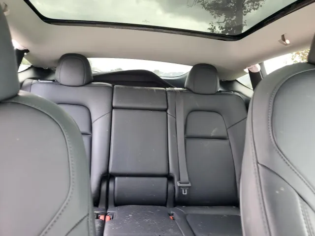 Tesla Model Y - фото 3