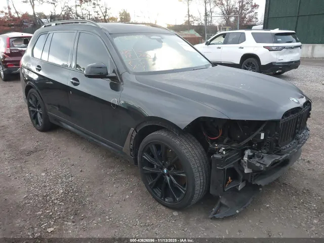 BMW X7 - фото 1