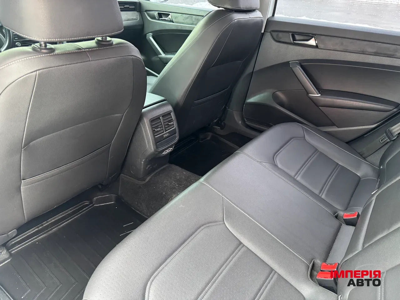 Volkswagen Passat - фото 8