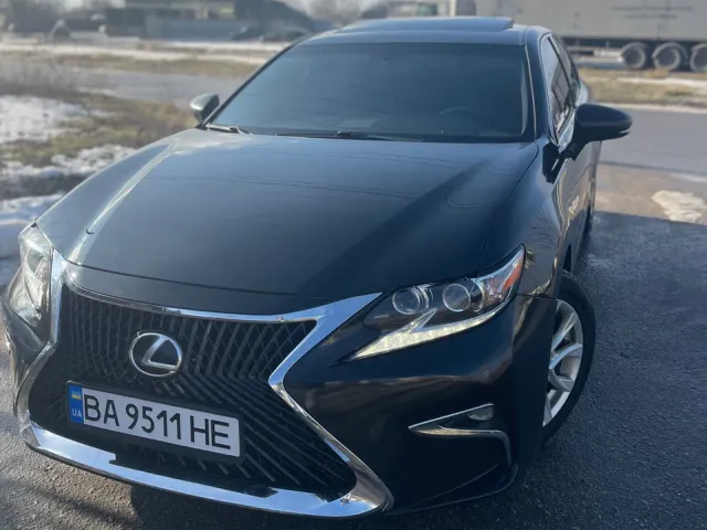 Lexus ES - фото 1
