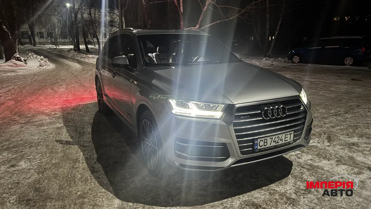 Audi Q7 - фото 16