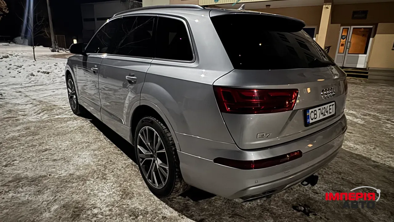 Audi Q7 - фото 13
