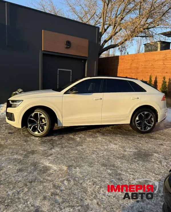 Audi Q8 - фото 5