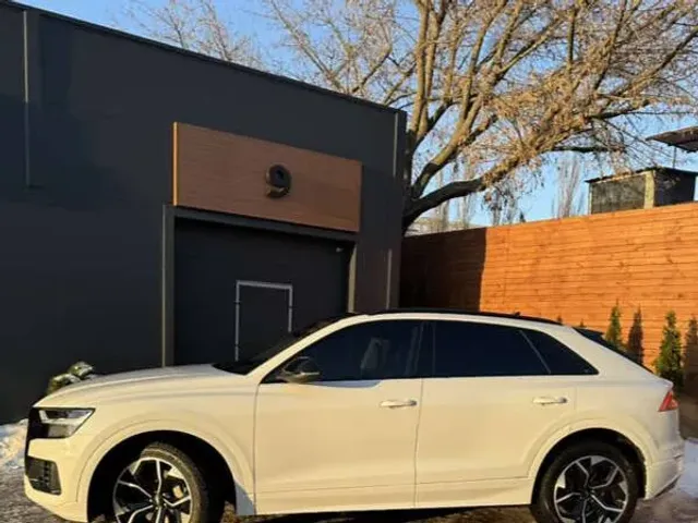 Audi Q8 - фото 5