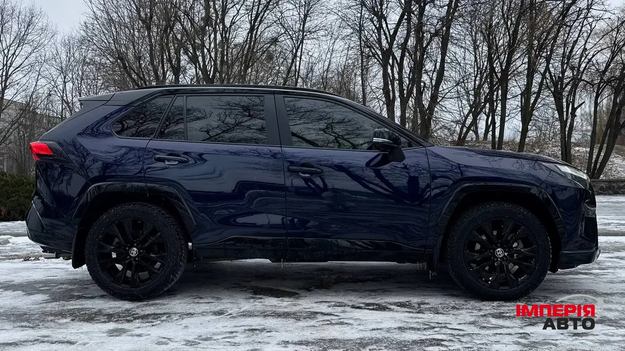 Toyota RAV4 - фото 4