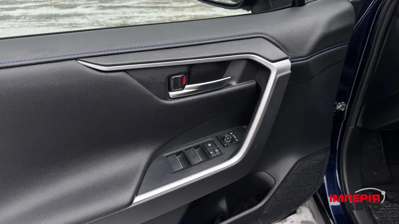Toyota RAV4 - фото 13